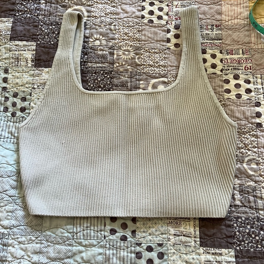 Babaton size M cropped sculpt knit tank